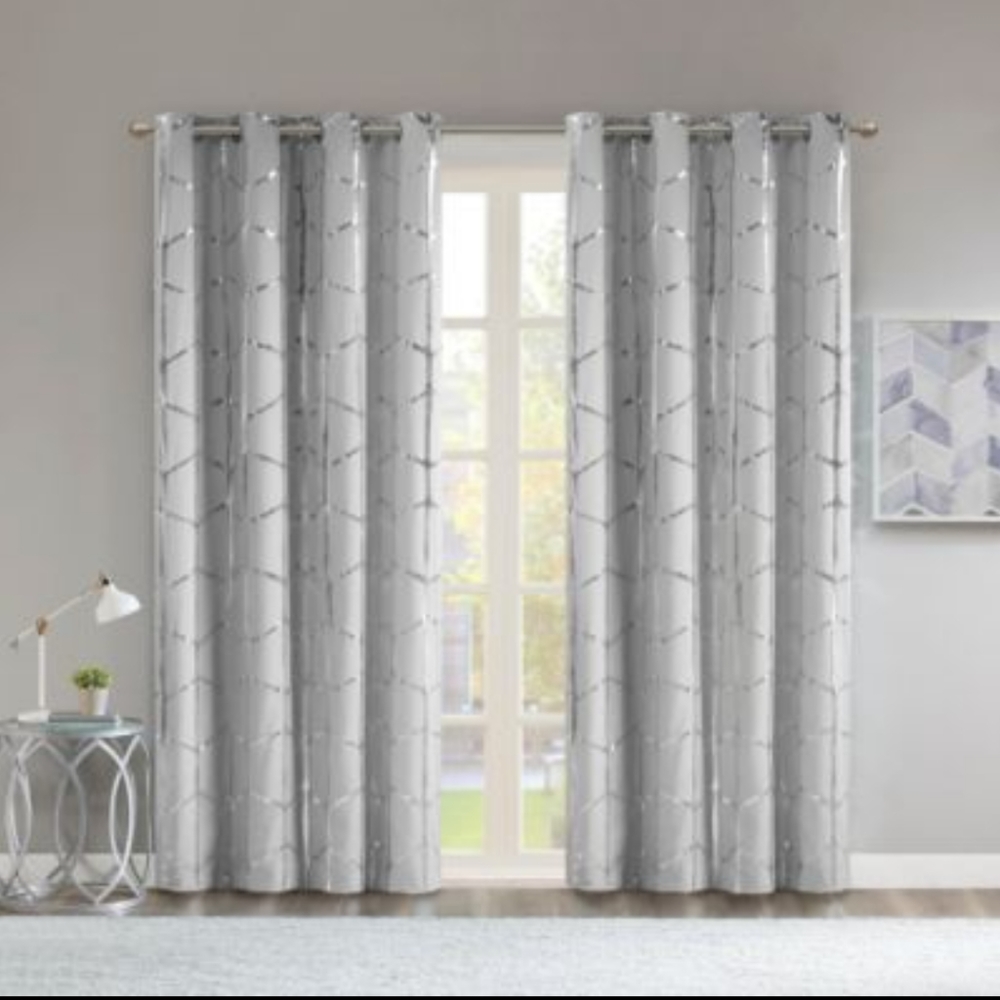 Intelligent Design Khloe Total Blackout Metallic P